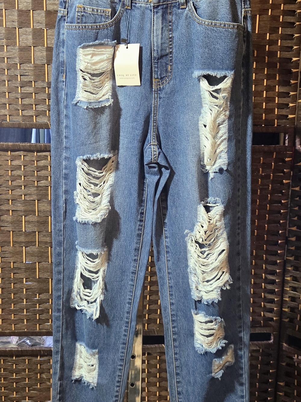 Distressed Boyfriend Jeans in Medium Blue
